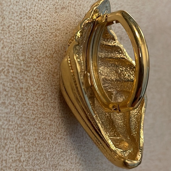 Vintage KJL For AVON Gold Tone Shell Scarf Clip - Picture 4 of 7